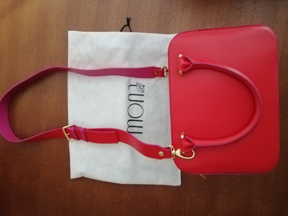 Mona crvena torbica prelepa